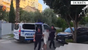 Zbulohet bazë armësh në Manzë, arrestohet 20-vjeçari/ Dyshohet se furnizonte grupet kriminale