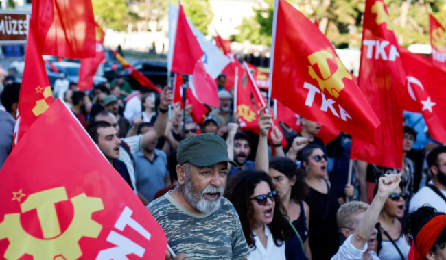 Më shumë se 100 të arrestuar ndërsa grupet e majta mbajnë protesta kundër NATO-s në Turqi