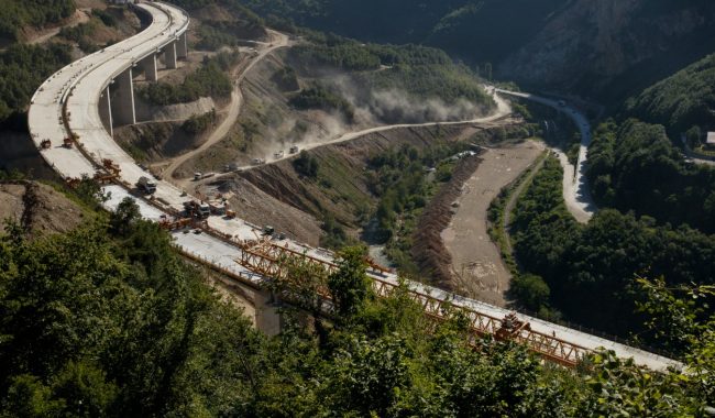 Kosova përgëzon Maqedoninë  e Veriut për kontratën e autostradës Shkup-Bllacë