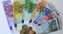 Euro prek rekord të ri negativ historik në Shqipëri