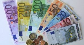 Euro prek rekord të ri negativ historik në Shqipëri