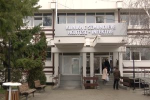 QKUK: 31 pacientë të hospitalizuar dhe 11 raste të konfirmuara me bakterien Salmonella