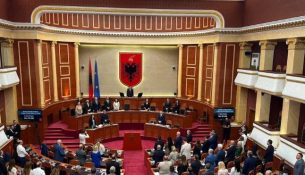 Parlamenti kalon me procedurë të përshpejtuar huanë 302 milionë dollarë nga SHBA