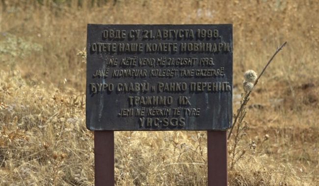 OSBE dënon “vandalizmin e përsëritur” të memorialit dedikuar dy gazetarëve të zhdukur serbë gjatë luftës në Kosovë