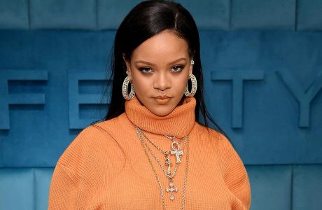 Rihanna rikthehet në skenë