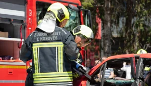 Dy fshatra të Mitrovicës përfshihen nga zjarret