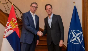 Vuçiç i shkruan Rutte-s: Ndaloni terrorin ndaj serbëve në Kosovë