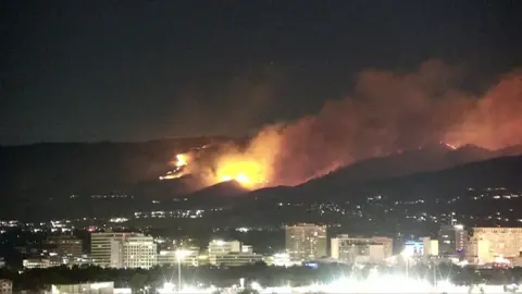 Afro 90 mijë banorë urdhërohen të evakuohen  zjarri masiv i afrohet Renos në Nevada