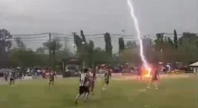 Futbollisti humb jetën pasi u godit nga rrufeja gjatë ndeshjes