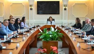 Haxhiu fton liderët e partive në takim