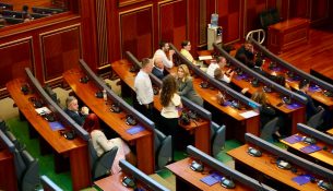 PDK-ja i kërkon sërish Deharit vazhdimin e seancës konstituive