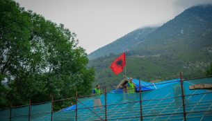 Vazhdojnë punimet për restaurimin e shkollës së vjetër të Mushnikovës
