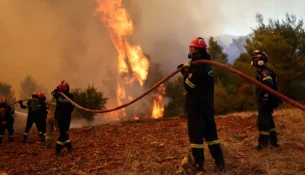 Përplasen dy helikopterë zjarrfikës në Greqi, në kërkim katër anëtarët e ekuipazhit