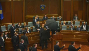 Vezët që dikur i hidhte VV-ja, iu kthyen Kurtit