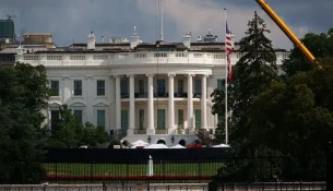 Bastet me fjalimet e Trump – Ish-punonjësi i Shtëpisë së Bardhë gjobitet me 172 mijë dollarë