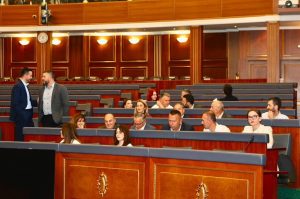 PDK-ja sërish në Kuvend, kërkon konstituimin