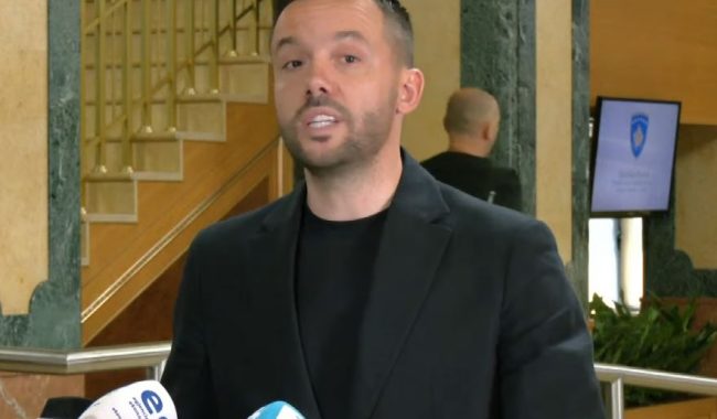 Tahiri: Vetëm po ndryshojnë skenarët, por kriza politike vazhdon