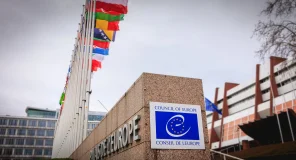 “Nderimi shtetëror për kriminelin Mlladiç, goditje për integrimin evropian të Serbisë”
