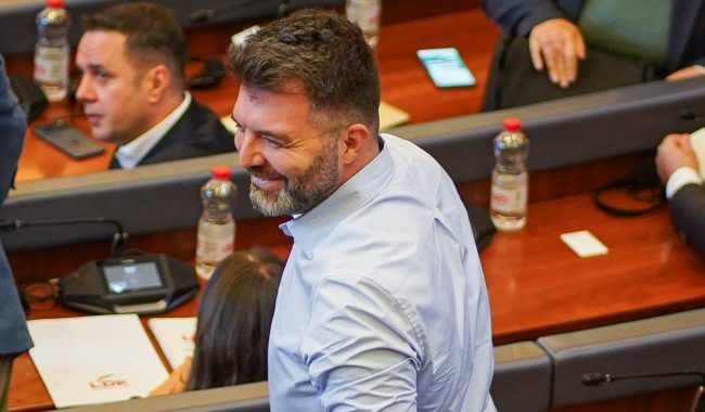 Sadiku, qytetarëve: Na falni për këtë katrahurë