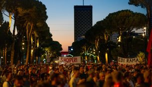 Territorialja në fokus edhe në protestën e 64 në Tiranë