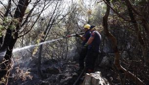Përmirësohet situata e zjarreve, 4 vatra vijojnë të jenë aktive