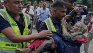 Mbi 1,000 persona rezultojnë të zhdukur pas përmbytjeve katastrofike në Nepal dhe Tibet