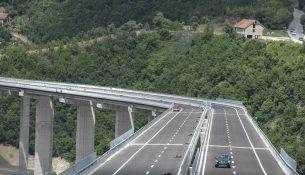 Shtatë të lënduar nga dy aksidente në autostradën “Ibrahim Rugova”