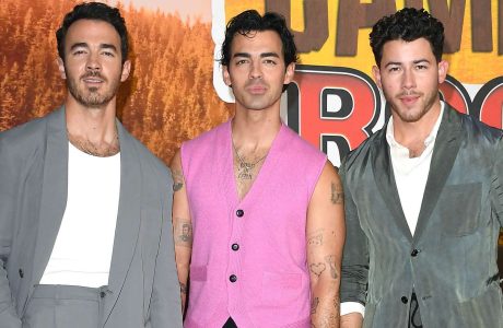 Jonas Brothers rikthehen në “Camp Rock” pas 18 vitesh