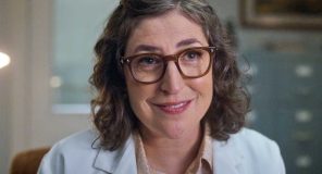 Mayim Bialik rikthehet si Amy në “Stuart Fails to Save the Universe”