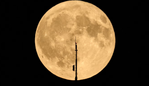 Raketa e SpaceX godet Hënën pas humbjes së kontrollit