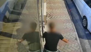 Theu arrestin e shtëpisë për të vjedhur, 20-vjeçari “bën kërdinë” në 8 biznese brenda një jave në Tiranë