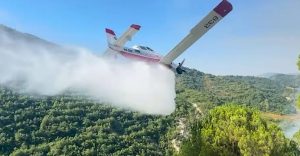 Rama: Avioni i parë zjarrfikës nis operacionet, forcë e shtuar për përballimin e zjarreve