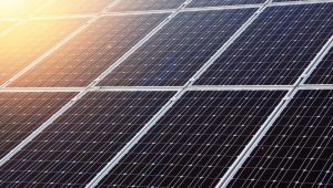 Shqipëria kryeson BE-në për energjinë e rinovueshme, por varësia nga hidrocentralet mbart rreziqe