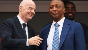 Futbolli afrikan sfidon ‘gjysmën’ e botës dhe del në mbrojtje të Infantinos