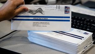 Gjykata federale bllokon përkohësisht rregullat e Trump për votimin me postë