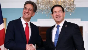 Miliband thotë se rihapja e Ngushticës së Hormuzit është ‘thelbësore’ në takimin me Rubion