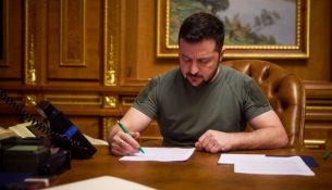 Zelensky i jep fund mandateve të ambasadorëve në Shqipëri, Mal të Zi dhe Kroaci