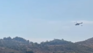 Vijon beteja me flakët në Finiq, ndërhyrje nga ajri me helikopterë