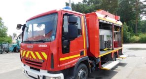 Zjarri përfshin fshatin Kujtime në Klos, flakët afrohen drejt banesave