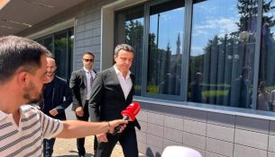 Kurti: Avni Dehari më ka ftuar në seancë dhe i jam përgjigjur pozitivisht