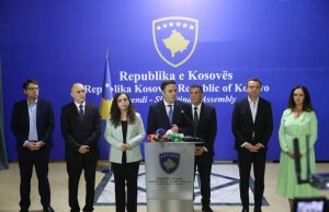 Kërcënoi me protestë, preferoi ujdinë; premtoi bashkim, solli përçarje