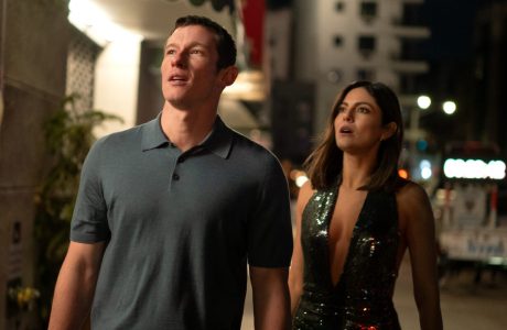 Callum Turner dhe Monica Barbaro prezantojnë filmin e ri “One Night Only”