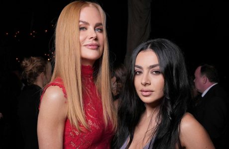 Çfarë e befasoi Charli XCX gjatë turneut të saj “Brat”?