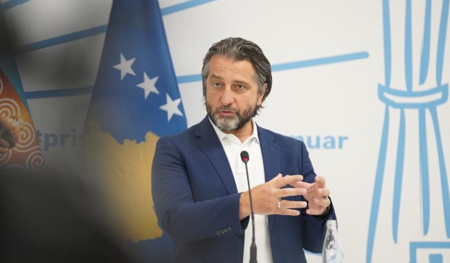 Rama për Çekun: Bllokoi Prishtinën, Teatrin e Muzeun, tash nxënësit po i lë pa libra