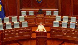 Kosova po rrëshqet drejt autokracisë, thonë nga PDK