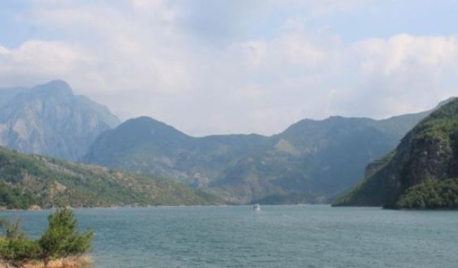 Përplasja e dy mjeteve lundruese në Koman, 5 persona të dëmtuar