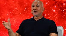 Jeff Bezos bëhet bashkëpronar i Liverpoolit