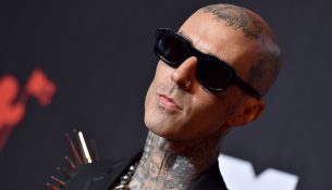 “Travis Barker: Louder Than Fear”, historia e jetës së yllit të Blink-182