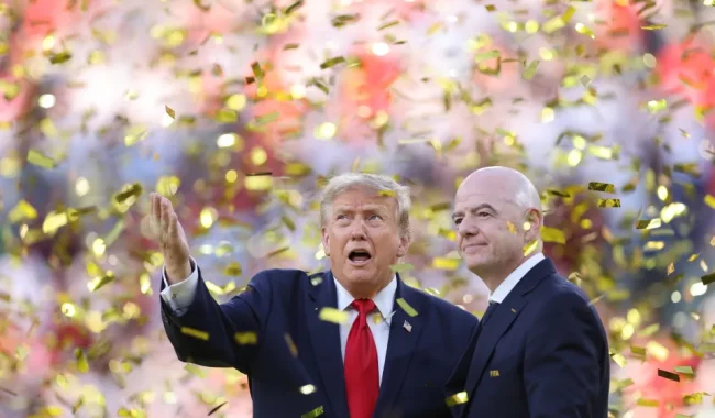 Donald Trump gati të shpëtojë kreun e FIFA-s