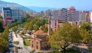 Nis restaurimi i Xhamisë së Muradies në Vlorë